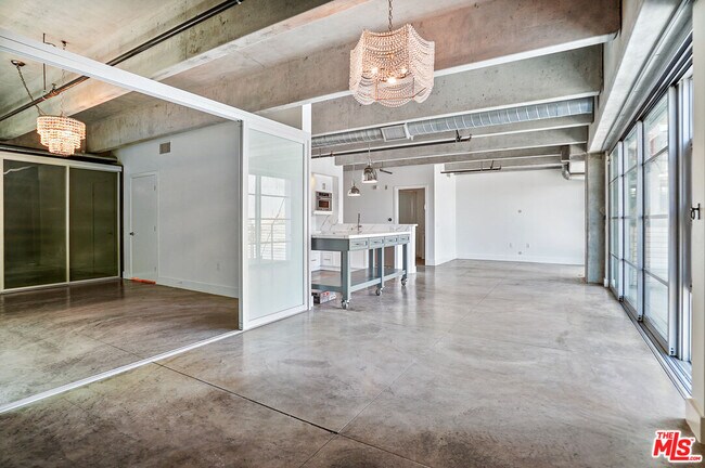 Building Photo - 4141 Glencoe Ave