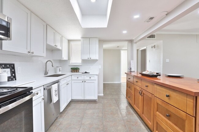 Building Photo - 5005 Georgi Ln