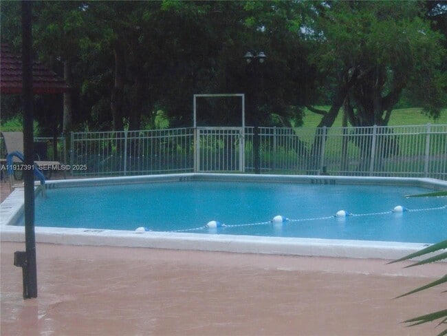 Foto del edificio - 7051 Environ Blvd