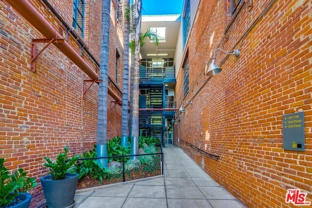 Building Photo - 500 Molino St