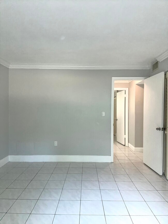 Foto del edificio - 6074 Forest Hill Blvd