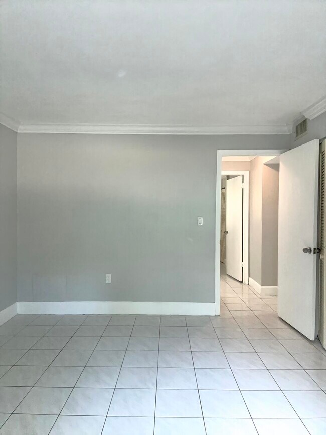 Building Photo - 6074 Forest Hill Blvd