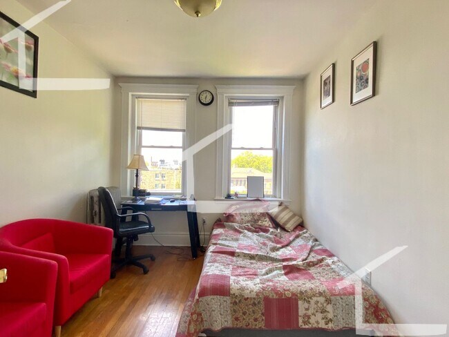 Building Photo - 114 Warren St