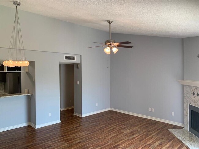 Foto del edificio - 7078 N Holiday Dr