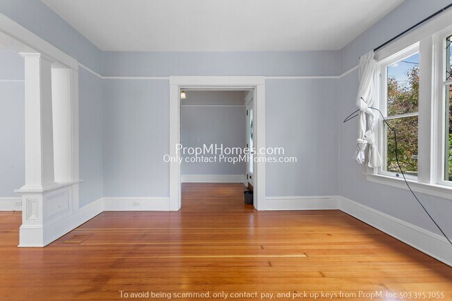 Foto del edificio - Ground Level Two Bedroom Duplex In The Heart Of NE Portland!