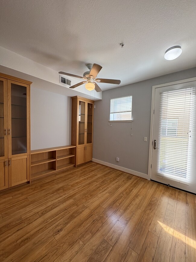 Building Photo - 224 City Center Dr