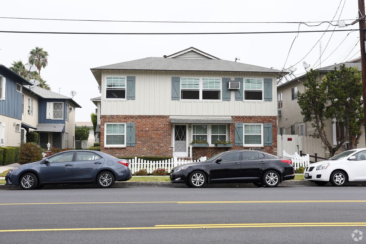Foto del edificio - 13503 Moorpark St