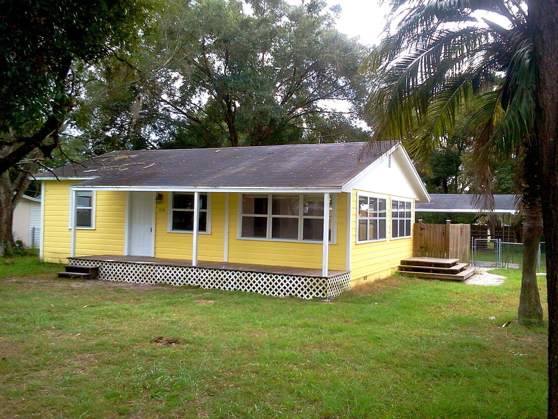 Primary Photo - Awesome 2BR/1BA w/Open Floor Plan, Deck, L...