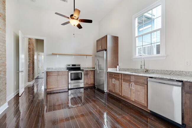 Building Photo - 1620 Marigny St