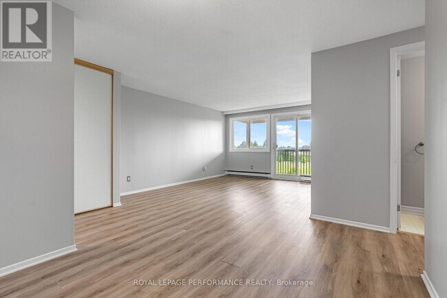 Photo du bâtiment - 6470 Bilberry Dr