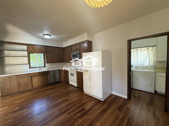 Foto del edificio - 6308 E B St