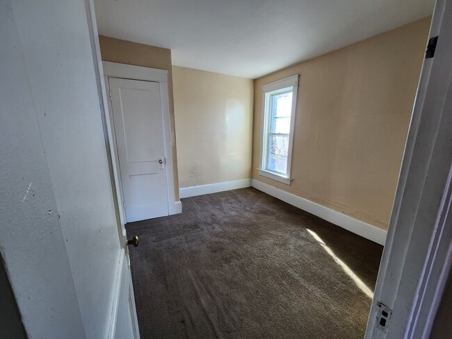 Building Photo - Spacious 2 bedroom apartment close to bayf...