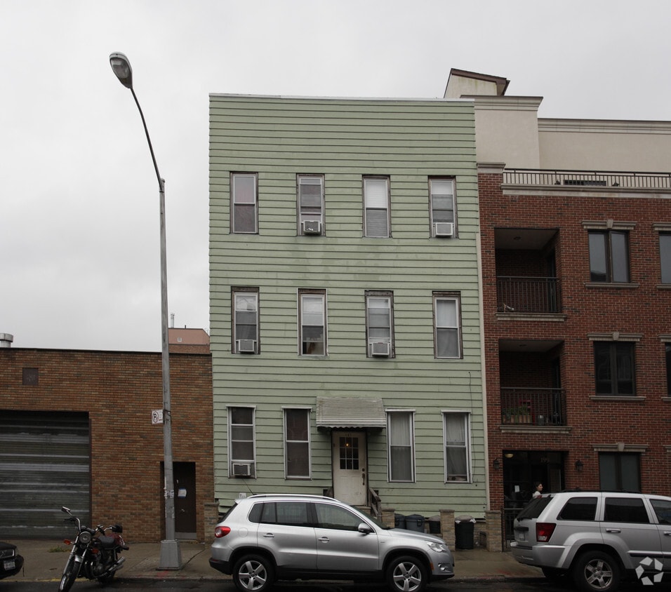 Building Photo - 197 Withers St
