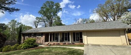 Building Photo - 2640 Varner Dr NE