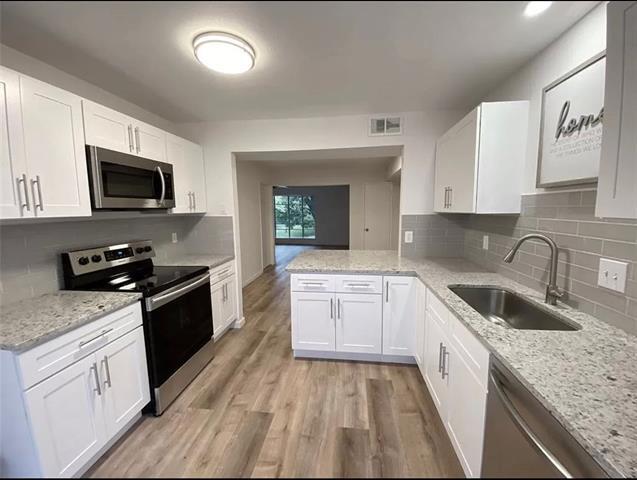 Foto del edificio - 8057 Meadow Rd