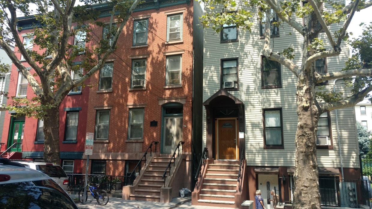 Primary Photo - 222 Bay St