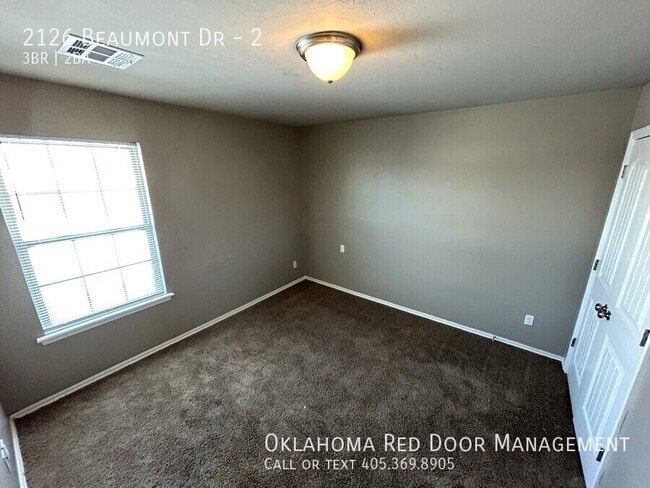 Building Photo - 2126 Beaumont Dr