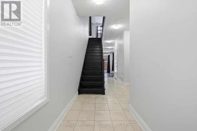 Building Photo - 193 Huguenot Rd