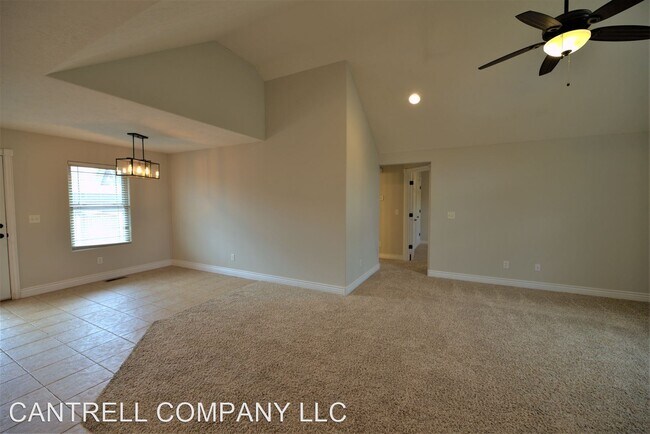 Foto del edificio - 3 br, 2 bath House - 4902 E Farm Rd 136