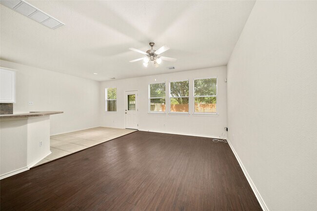 Foto del edificio - 25238 Finchgrove Ln
