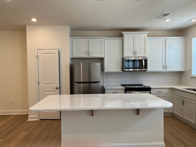 Building Photo - 1548 Cedar Tree Dr