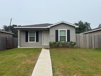 Building Photo - 2853 Golf Crest Dr