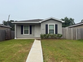 Building Photo - 2853 Golf Crest Dr