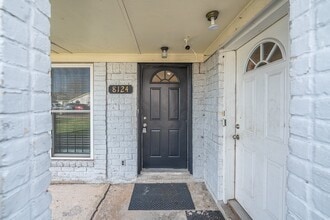 Building Photo - 8124 Beech Cove Ln