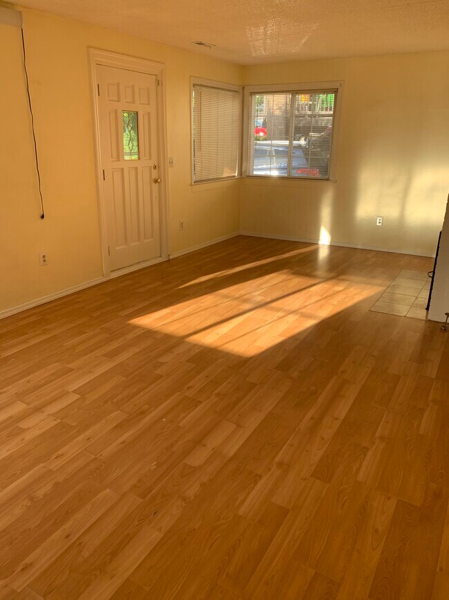 Living-room - 907 N 30th St
