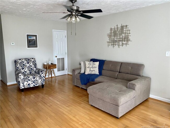 Building Photo - 421 Cityview Ln