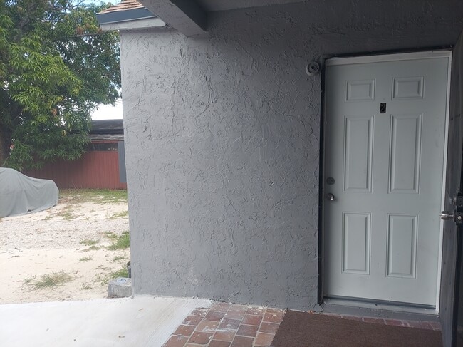 Front Door 2 - 5573 NW 32nd Ave