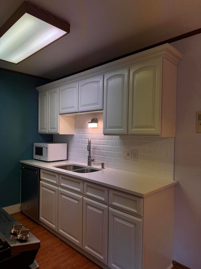 Foto del edificio - 1321 W Main St