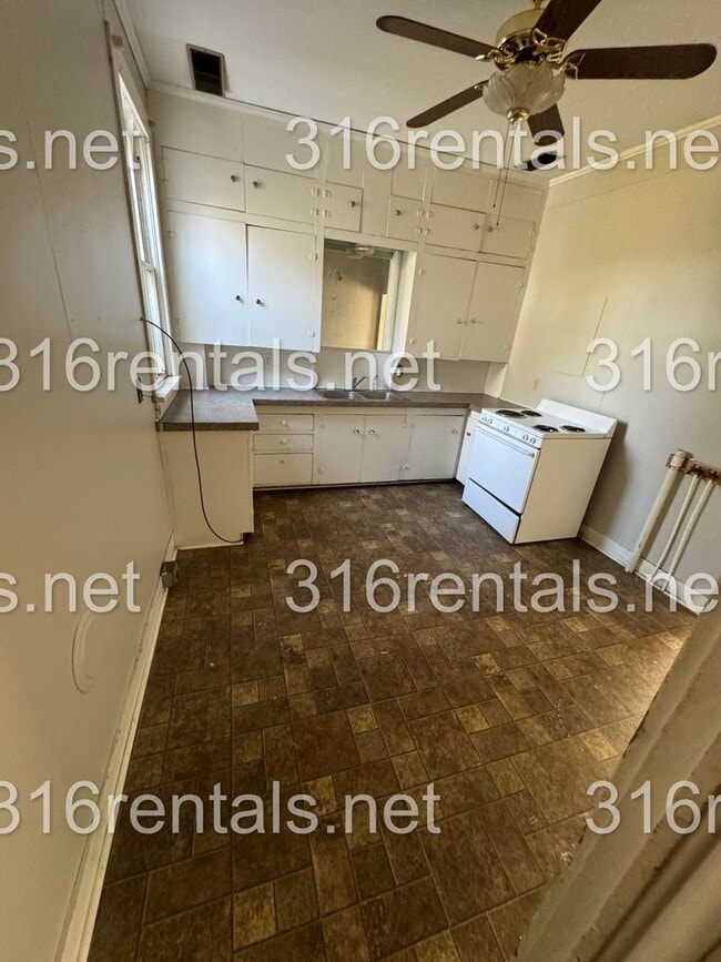 Building Photo - $795 - 2 bed 1 bath - Duplex