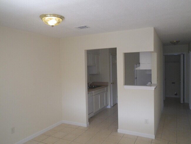 Building Photo - 1610 Green Briar Pkwy