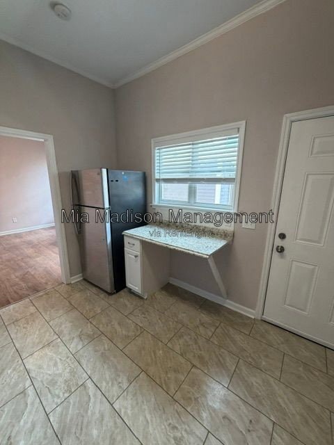 Building Photo - 305 W 39th St
