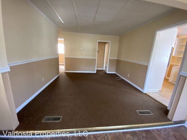 Building Photo - 3 br, 1 bath House - 1402 Lake Park Road