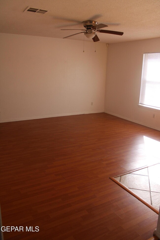 Foto del edificio - 11756 Bell Tower Dr