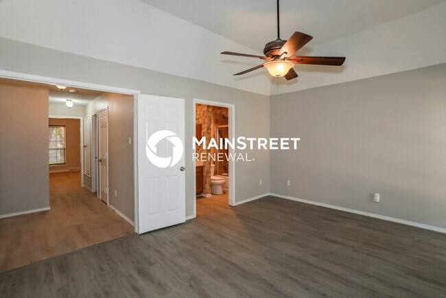 Foto del edificio - 4 Bedroom Pet-Friendly Home in Arlington, TX with Main Street Renewal