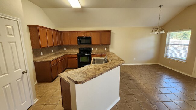 Foto del edificio - 6053 Pine Cone Ln