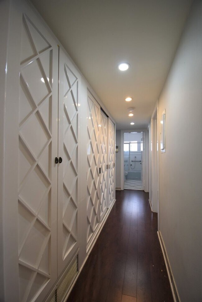 Building Photo - 11204 Peach Grove St