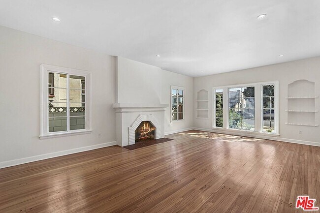 Foto del edificio - 1143 Cloverdale Ave