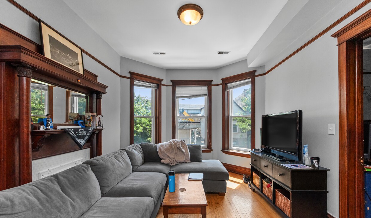 Foto principal - 3350 N Sheffield Ave