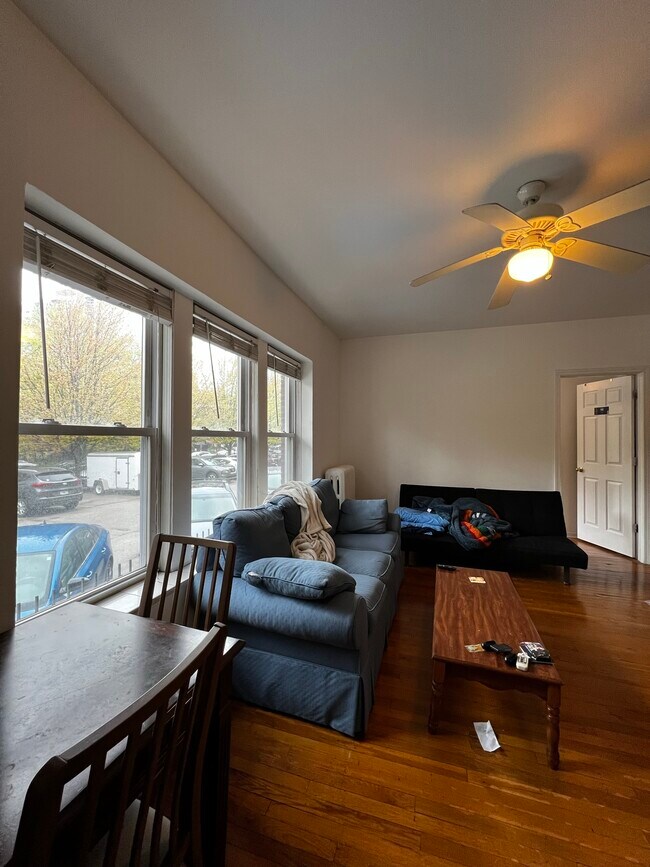 Foto del edificio - 519 W Deming Pl