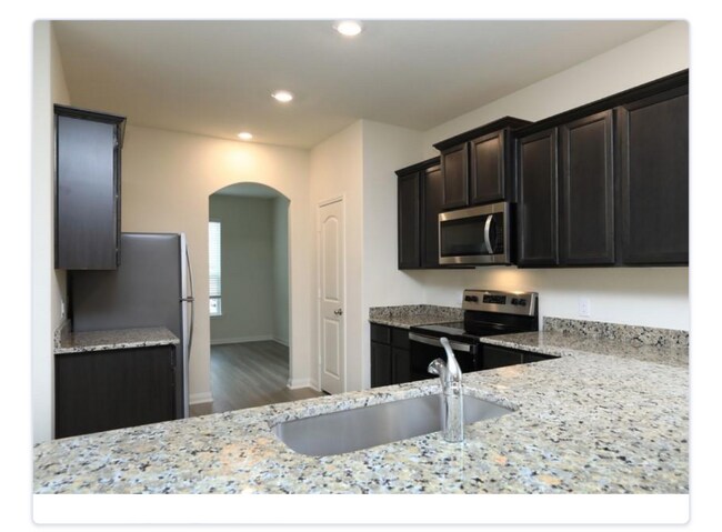 Building Photo - 400 Beechwood Hacienda Dr