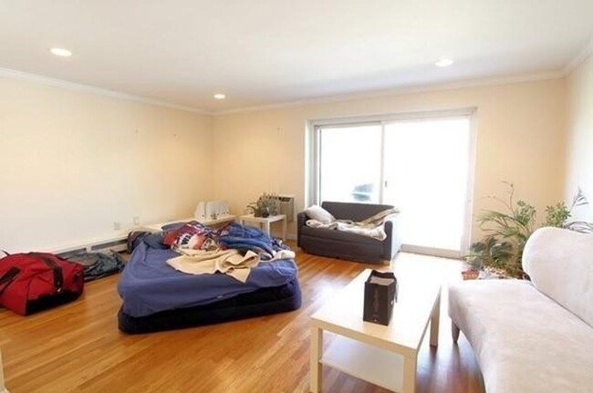 Building Photo - Don't miss this 2nd-floor studio gem in an...
