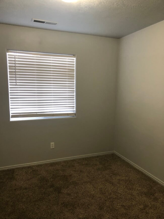 Building Photo - 444 Sunland Dr