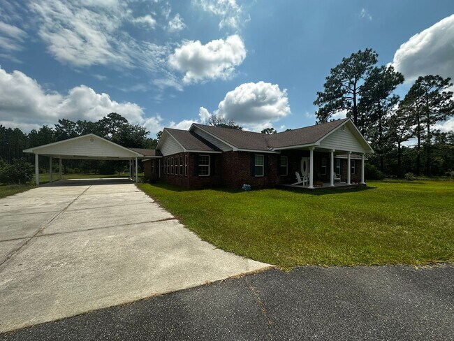 Foto del edificio - Secluded 3 Bedroom 3 Bathroom Home