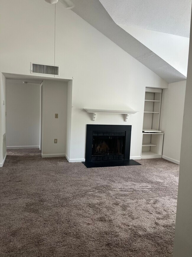 Foto del edificio - McIver Square Apartments