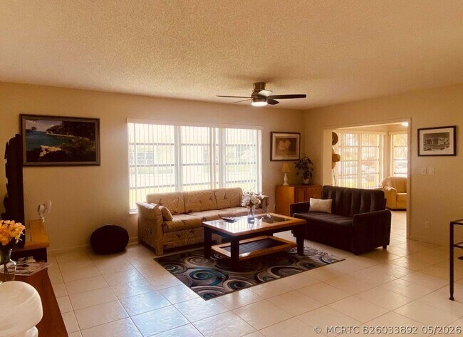 Foto del edificio - 5126 Lakefront Blvd