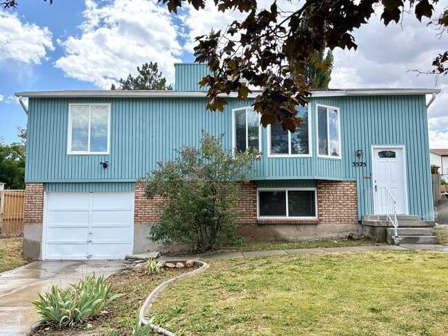 Awesome Split Entry with New Paint & Floor... - Awesome Split Entry with New Paint & Floor... House